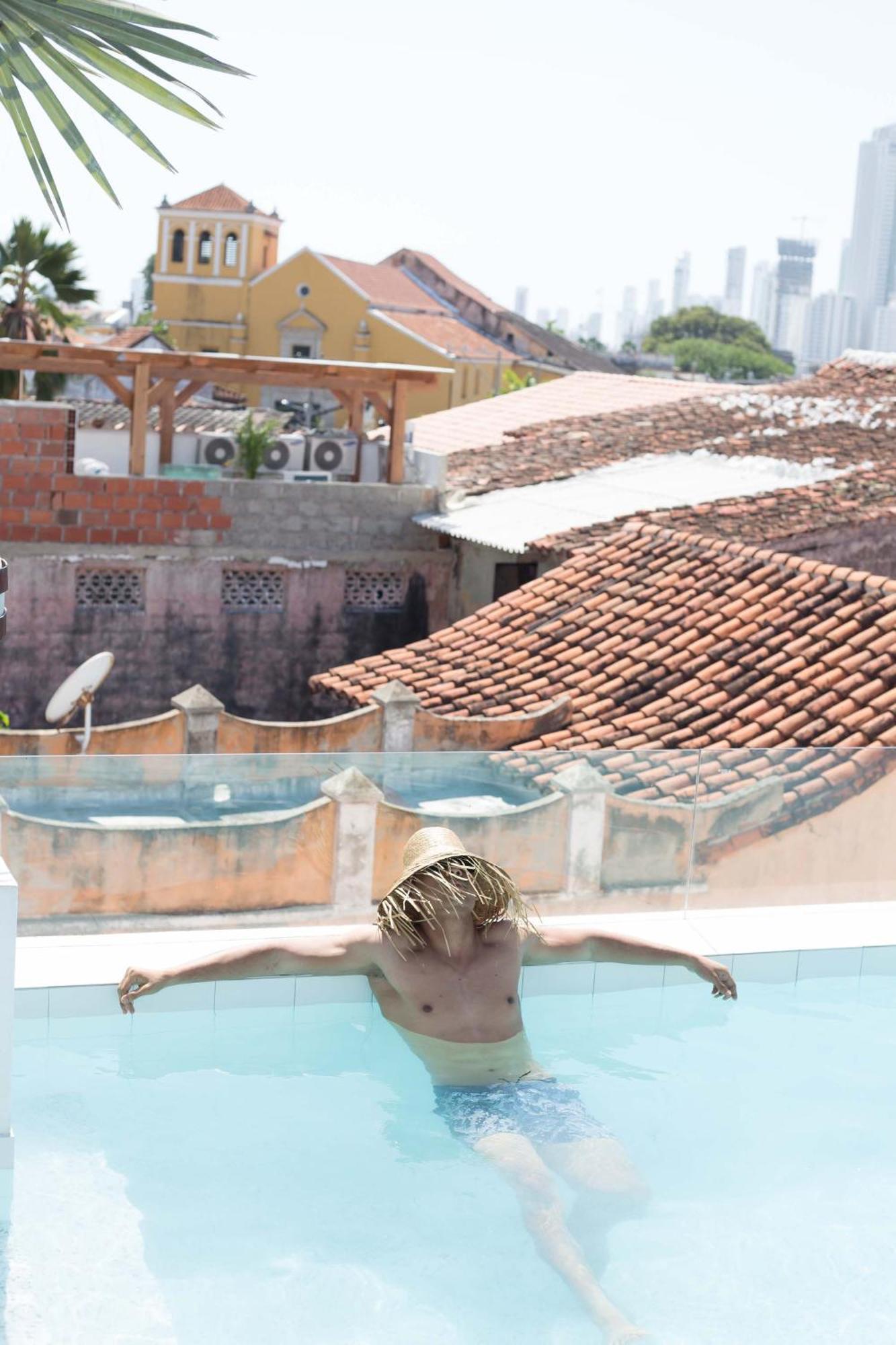 Casa Lola Deluxe Gallery Hotel