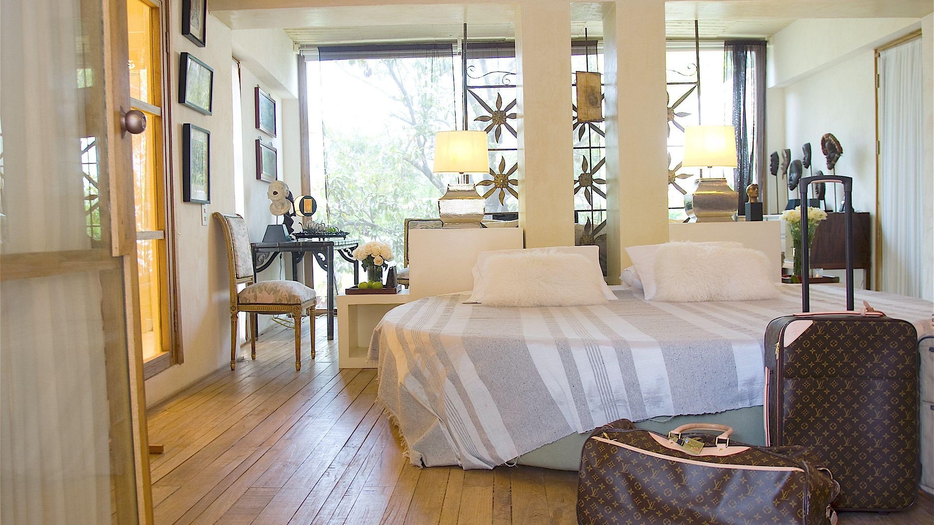 Casa Lola Deluxe Gallery Hotel 5*