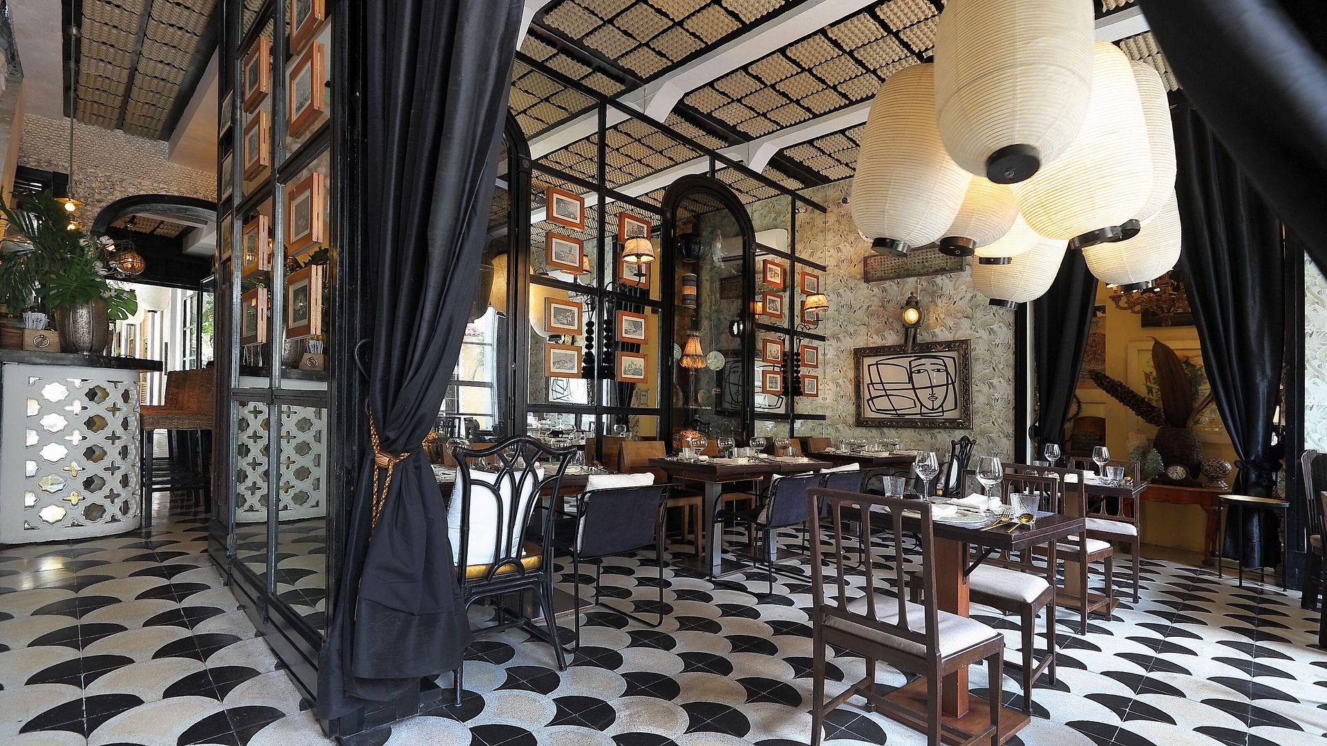 Casa Lola Deluxe Gallery Hotel 5*