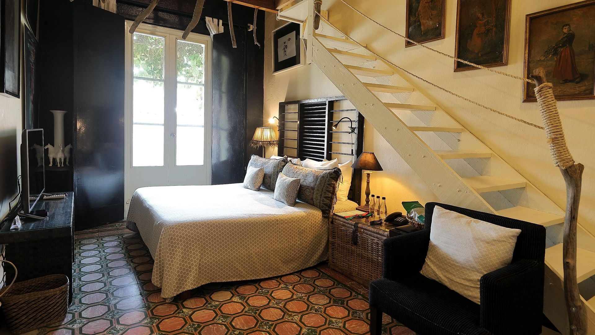 Casa Lola Deluxe Gallery Hotel 5*