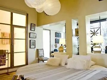 Casa Lola Deluxe Gallery Hotel 5*