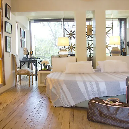 Casa Lola Deluxe Gallery Hotel 5*
