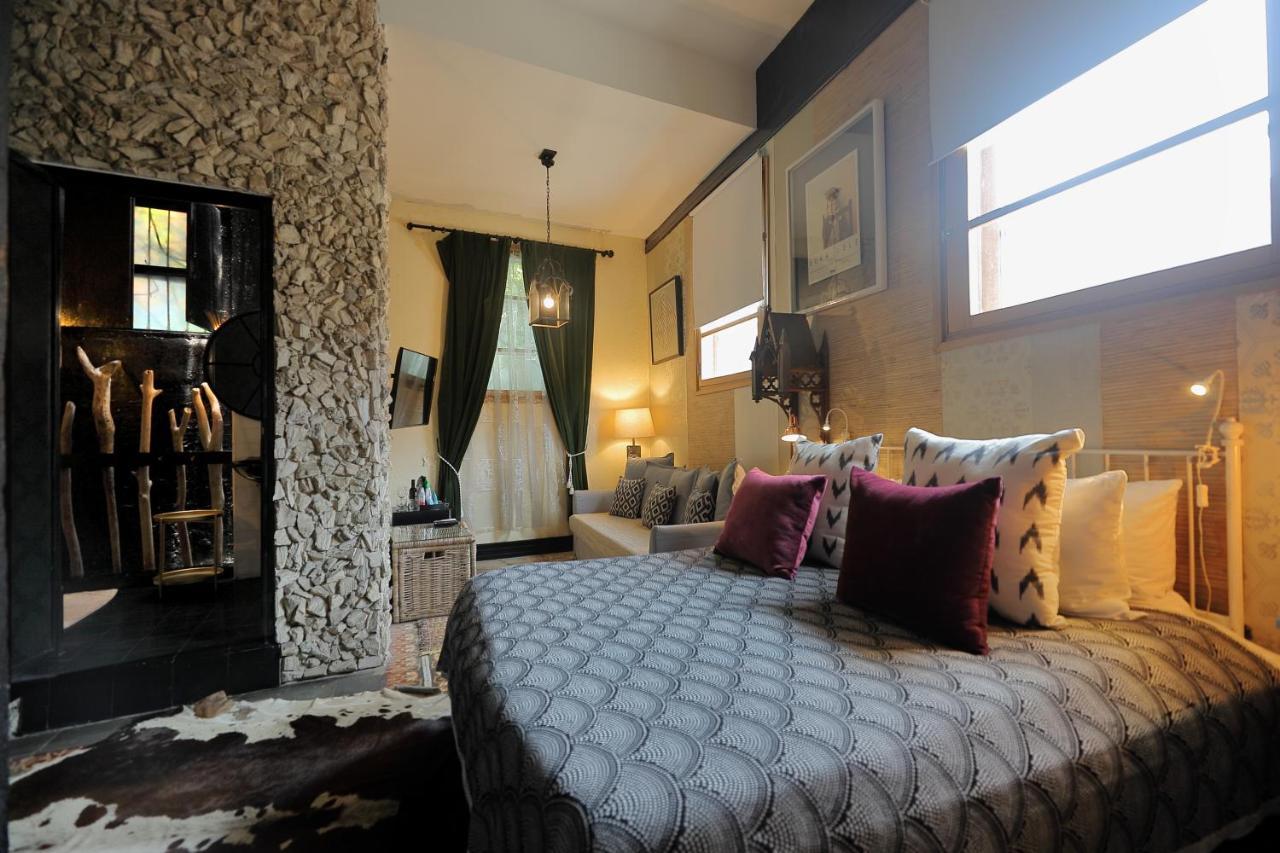 Casa Lola Deluxe Gallery Hotel 5*