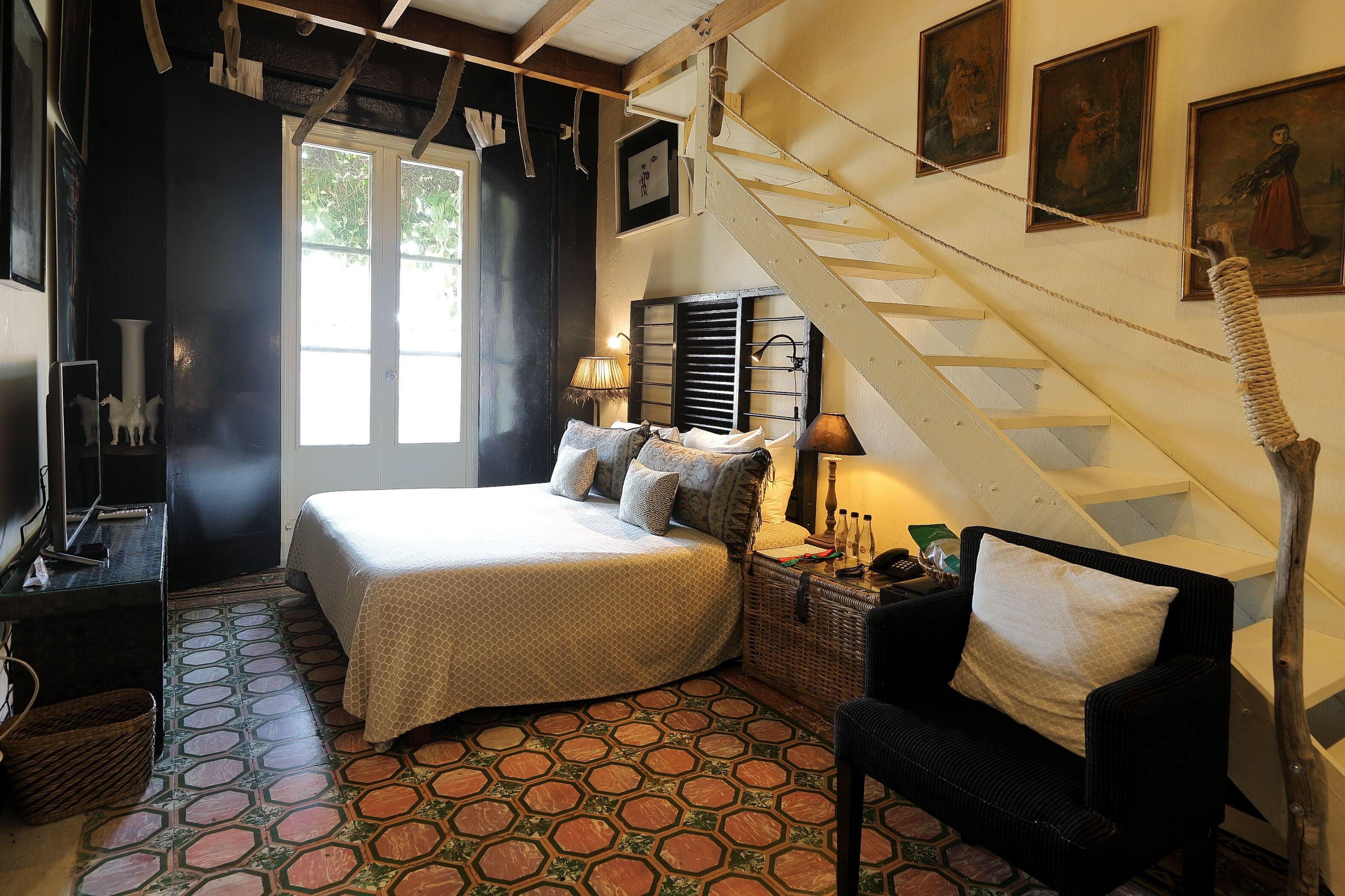 Casa Lola Deluxe Gallery Hotel 5*